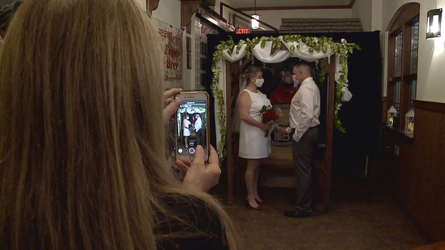 Couples get married, renew vows at Lakefront Brewery on Valentine's Day