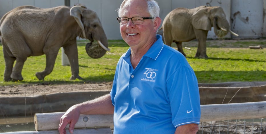 Milwaukee County Zoo director announces retirement after 31 years
