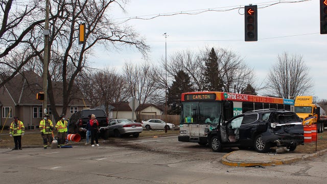Mount Pleasant PD: 3 injured in multi-vehicle OWI crash