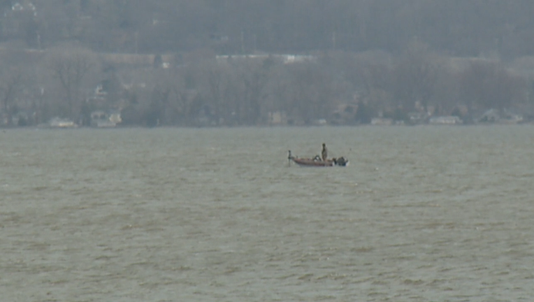 2 canoers missing on Lake Winnebago