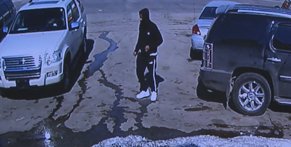 Criminal caught on camera stealing car off Milwaukee lot