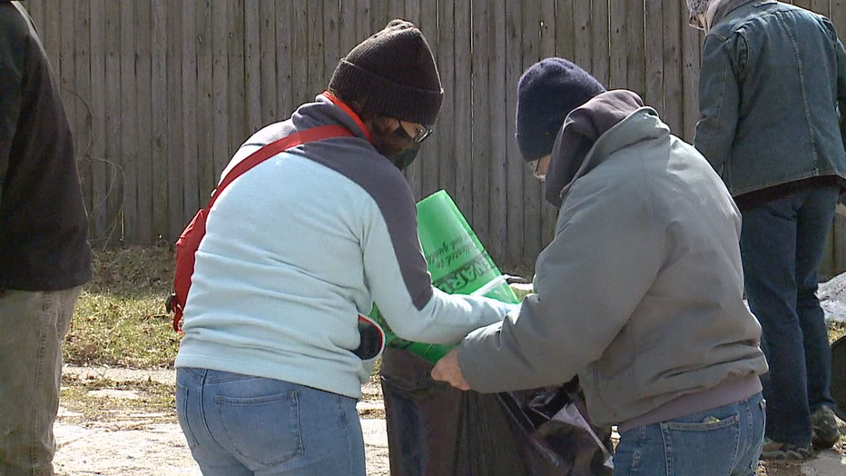 Milwaukee neighbors clean up trash in Riverwest