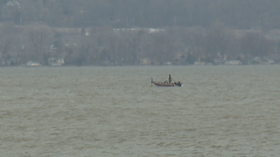 2 canoers missing on Lake Winnebago