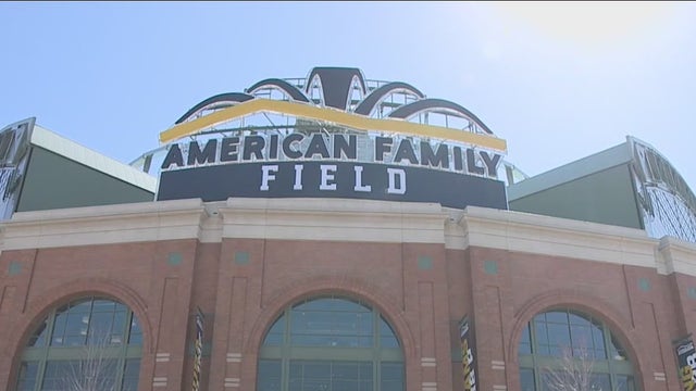 Brewers topple Twins in extras, open season at American Family Field