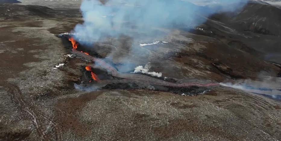 Hikers scramble as new fissure opens up at Icelandic volcano