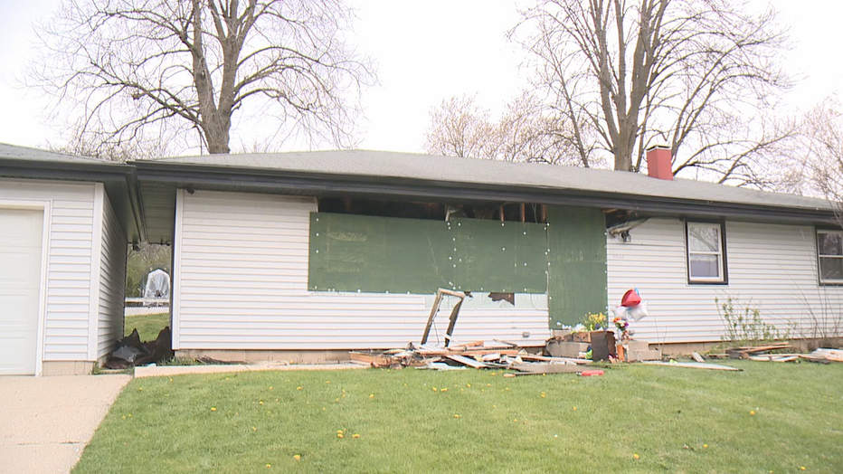 Scene of house fire near 118th and Florist