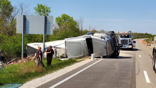 Overturned semi on I-43, traffic jammed near Highway 164