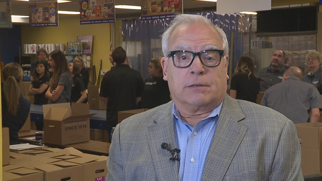 Bucks' announcer Paschke to retire at season's end