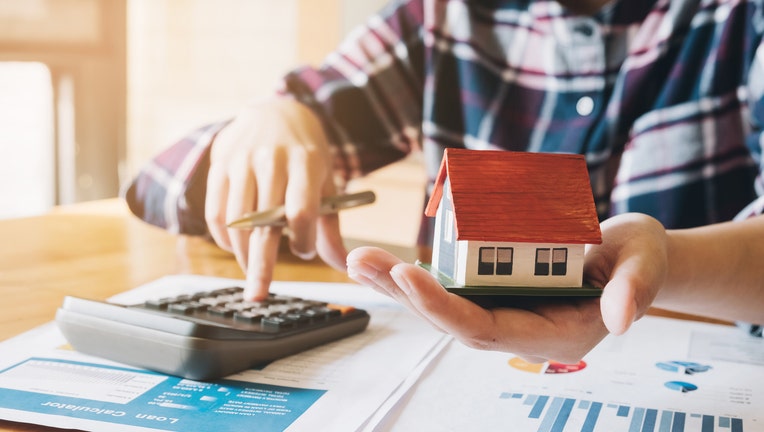 Credible-home-refinance-costs-iStock-1069166766.jpg