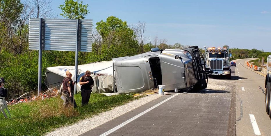 Overturned semi on I-43, traffic temporarily jammed near Highway 164