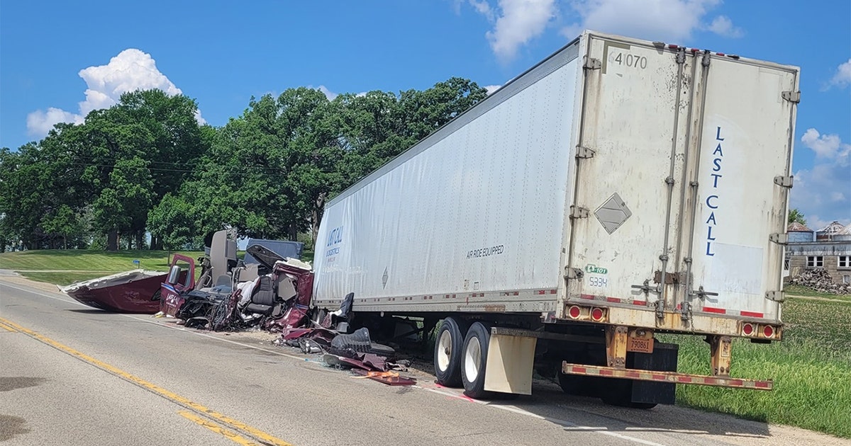Semi, dump truck crash closes highway near Horicon | FOX6 Milwaukee