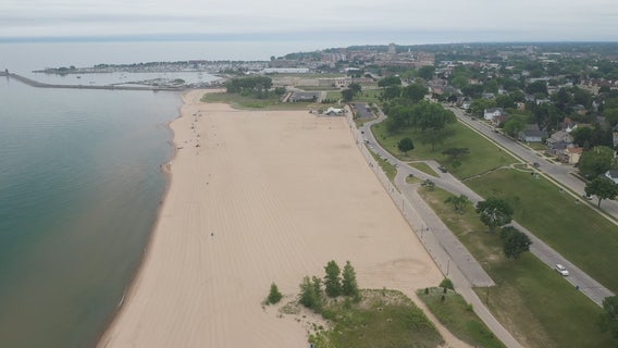 Students study Lake Michigan shoreline, erosion prevention measures