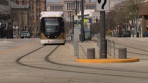 Milwaukee streetcar extension; new Hop line to open next week