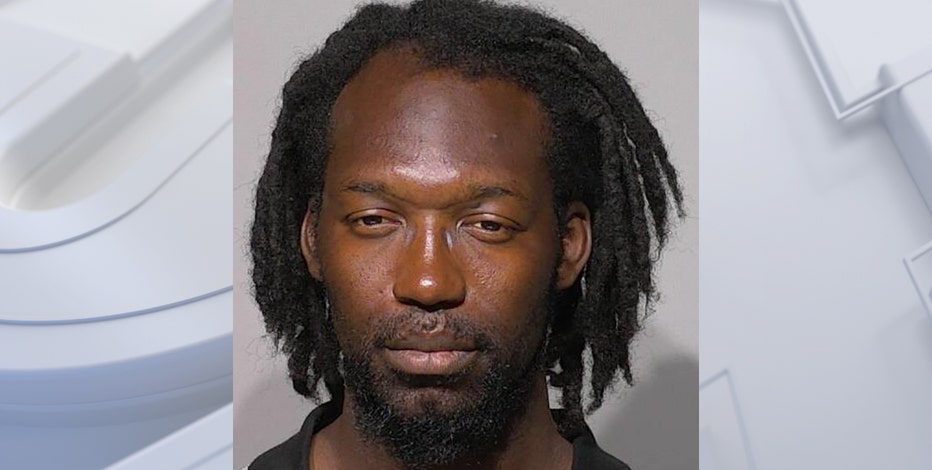 Sex offender exposed himself, cut GPS tracker: prosecutors