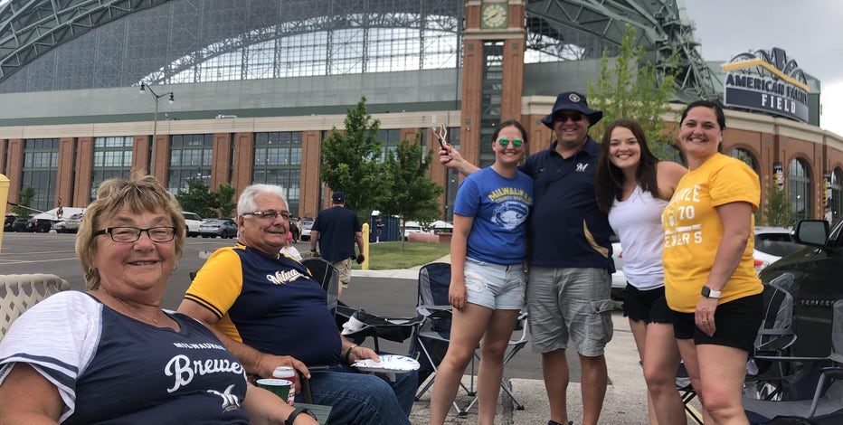 Brewers celebrate return to full capacity at American Family Field