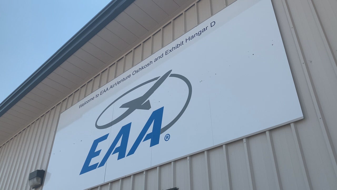 Plane crash near EAA Airventure in Oshkosh; 2 people dead | FOX6 Milwaukee