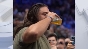 Packers' David Bakhtiari rallies Bucks fans with beer chugs during Game 3 of NBA Finals