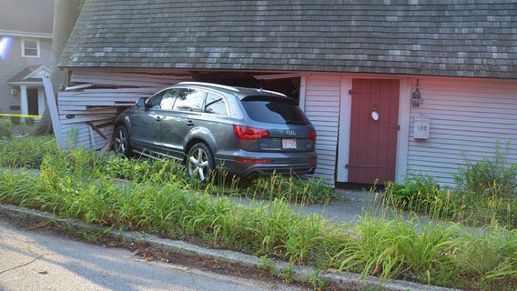 Driver avoids squirrel, crashes into historic home built by Abraham Lincoln’s ancestor