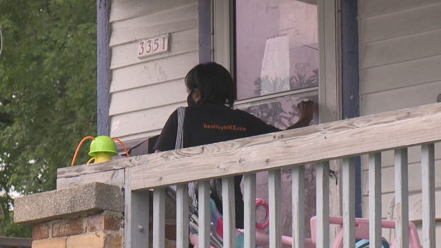 Door-to-door COVID vaccine effort in Milwaukee