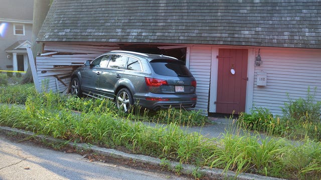 Driver avoids squirrel, crashes into historic home built by Abraham Lincoln’s ancestor