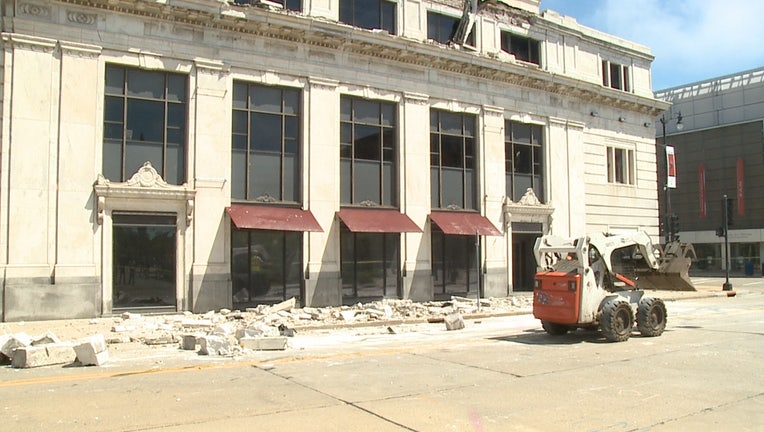 Façade falls off Racine building