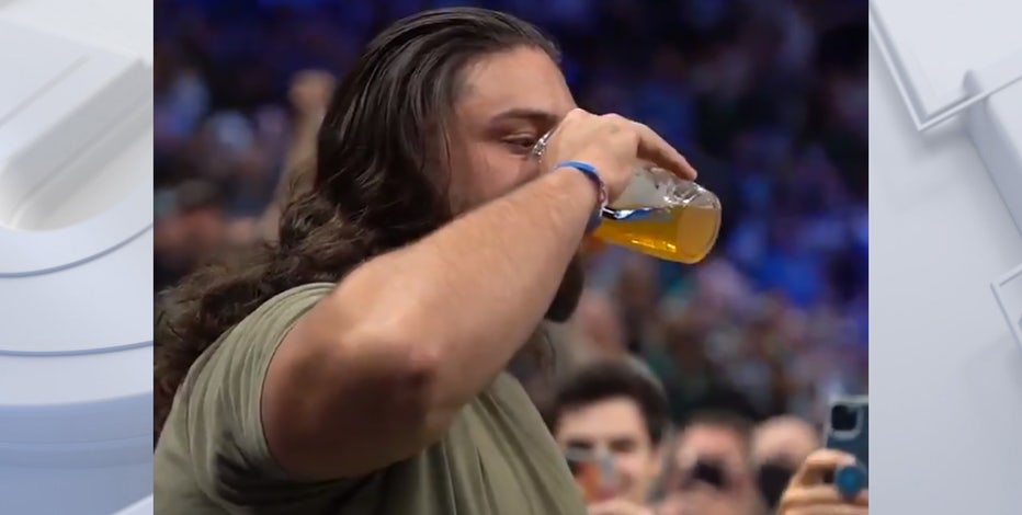 Packers' David Bakhtiari rallies Bucks fans with beer chugs during Game 3 of NBA Finals