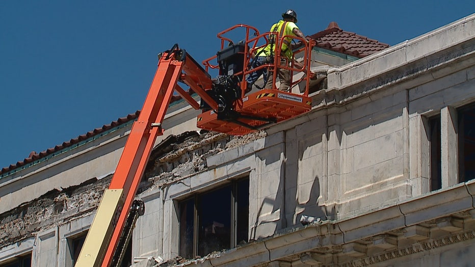 Façade falls off Racine building