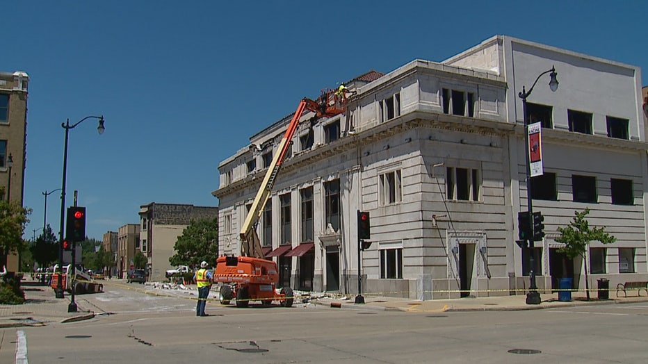 Façade falls off Racine building