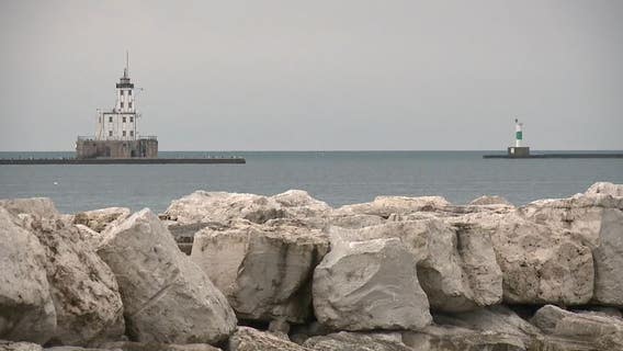 Boat capsized in Lake Michigan, 2 occupants OK: MFD