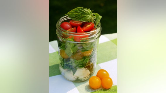 Recipe: Caprese salad in a jar