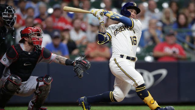 Brewers rally for 4 in 7th, beat Reds 7-4 to increase lead