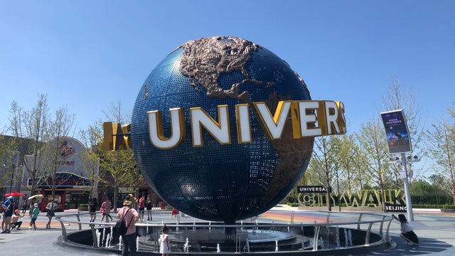 Universal Studios sets opening for 1st theme park in China