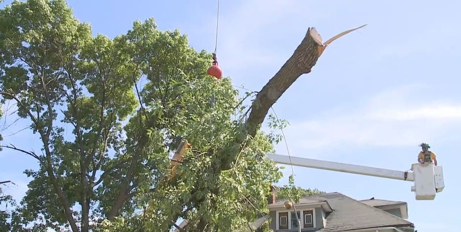 Milwaukee neighbors wait for power to return