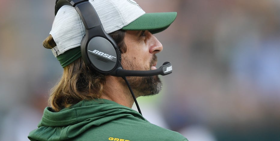Aaron Rodgers sticks up for unvaxxed teammates, ‘it’s a personal decision’