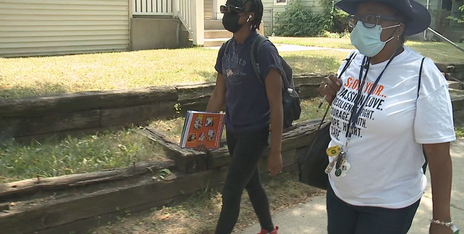 Milwaukee COVID vaccine effort goes door to door