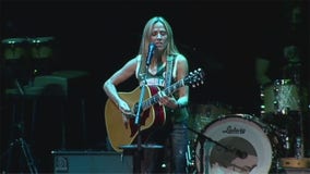 Sheryl Crow at Summerfest, Bucks fandom on display