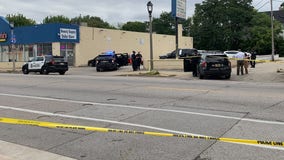 Milwaukee police investigate homicide, 30-year-old man shot