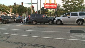 Milwaukee police officers hurt in crash near Teutonia and Villard