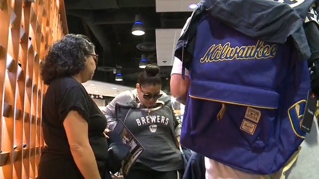 Brewers fans buy championship merchandise at Team Store