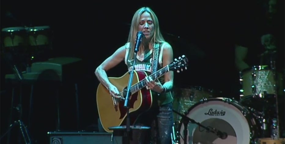 Sheryl Crow at Summerfest, Bucks fandom on display