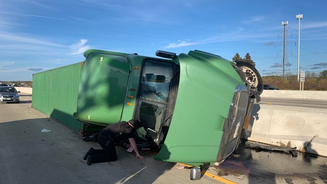 Racine County I-41/94 semi crash, minor injuries after tire failure