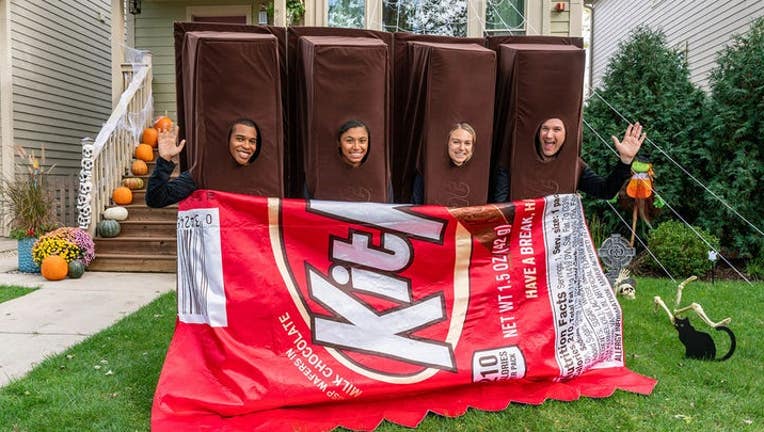 KIT_KAT_Costume_Wrapper