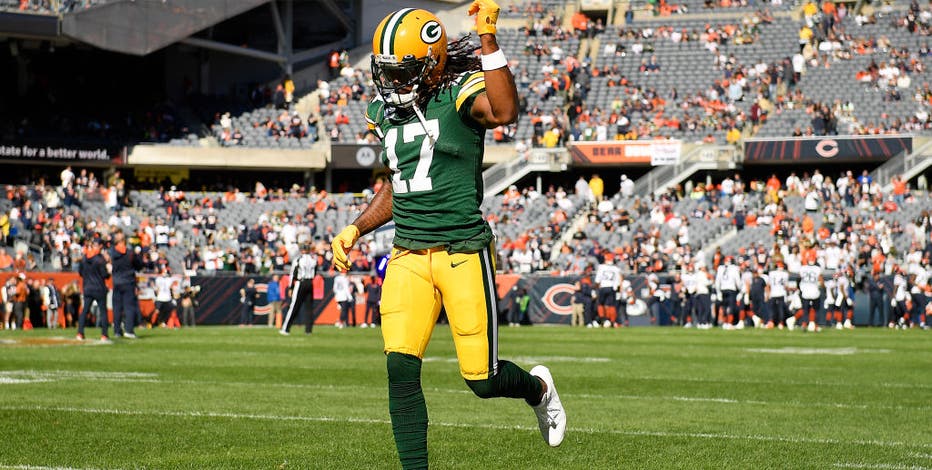 Rodgers throws 2 TDs, runs for 1 as Packers beat Bears 24-14