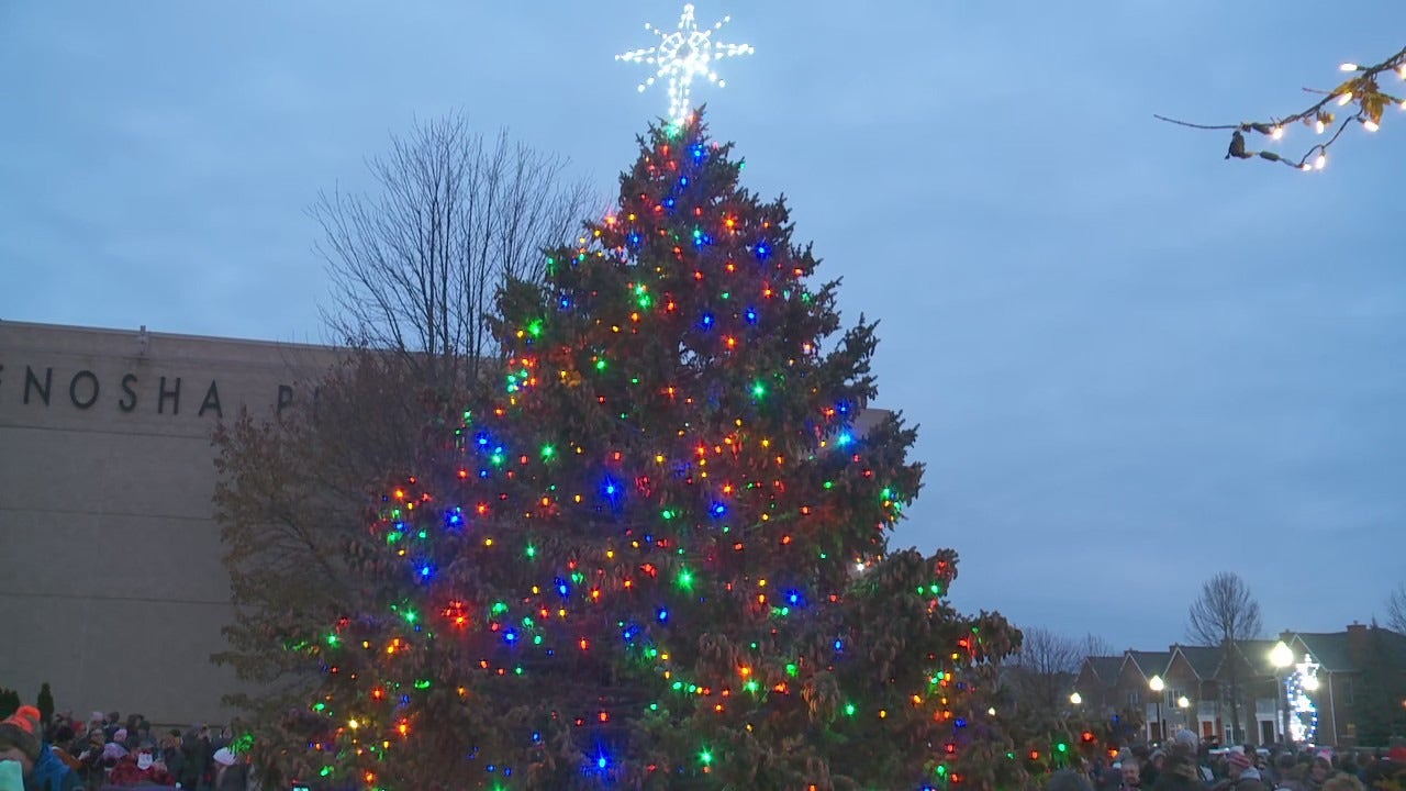 Kenosha Christmas Tree Lighting Ceremony Kicks Off Holiday Season ...