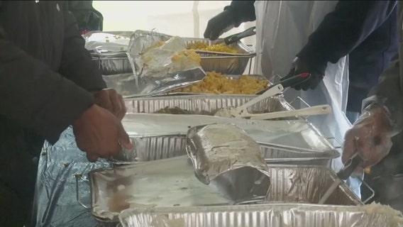 Milwaukee community Thanksgiving dinners help those in need