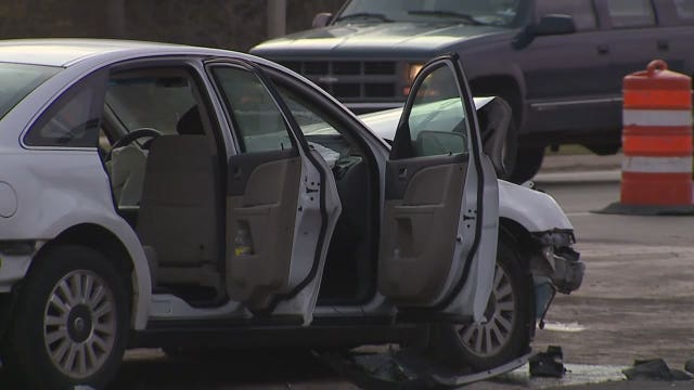 River Hills pursuit ends in crash, 4 taken into custody