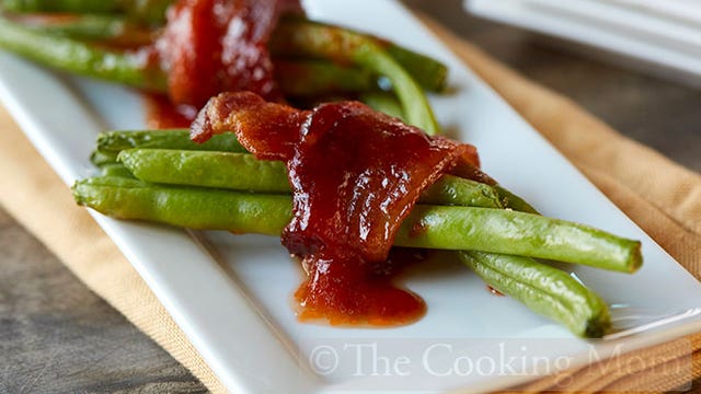 Bacon-wrapped green bean bundles: recipe