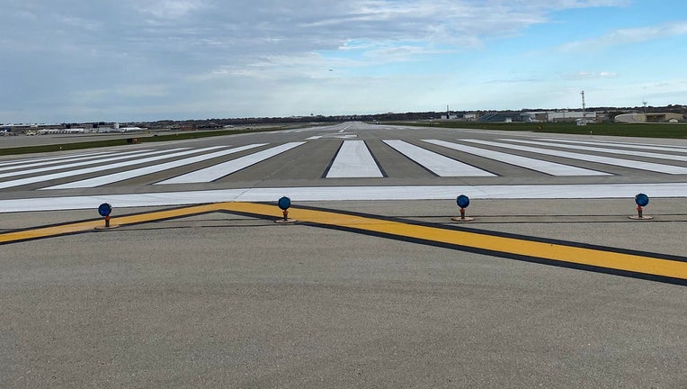 Runway 76/25L at Milwaukee Mitchell International Airport