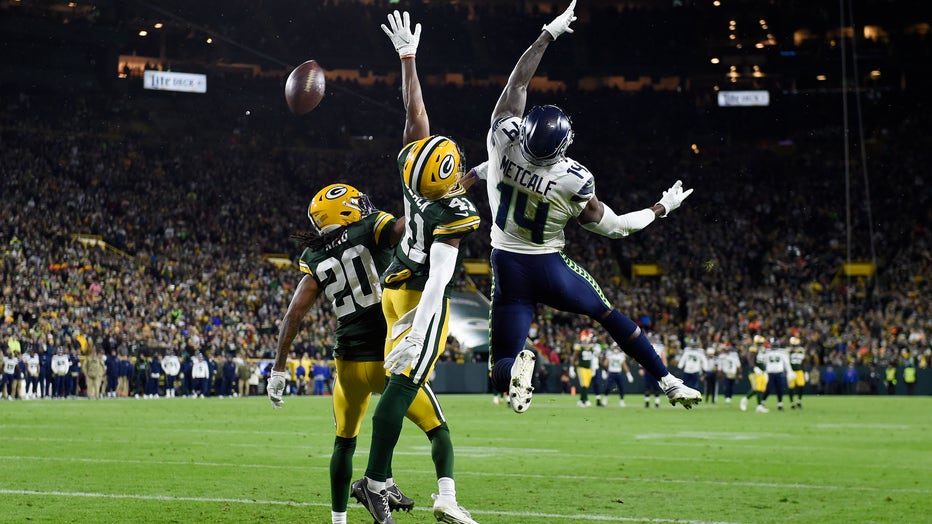 Henry Black of the Green Bay Packers and DK Metcalf of the Seattle News  Photo - Getty Images