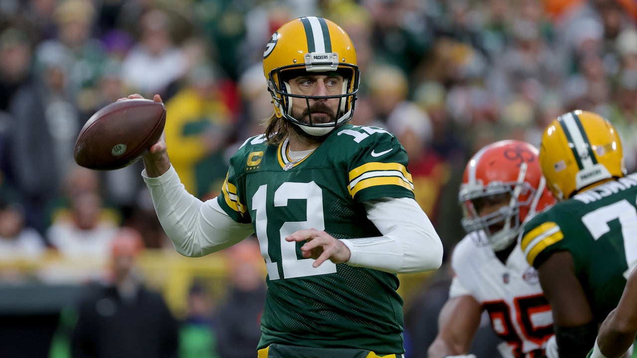 Aaron Rodgers throws 3 TDs as Green Bay Packers beat Cleveland Browns